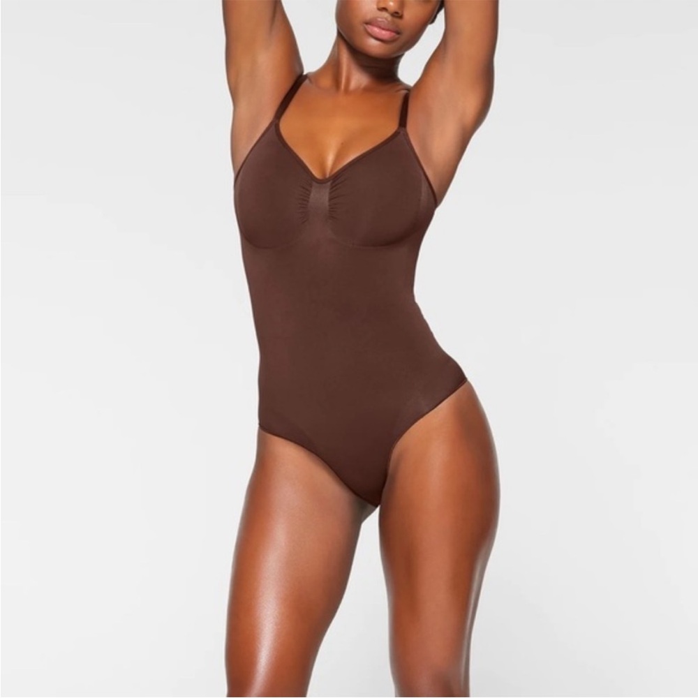 SKIMS Seamless Sculpt Bodysuit Brief in Brown - Size Medium